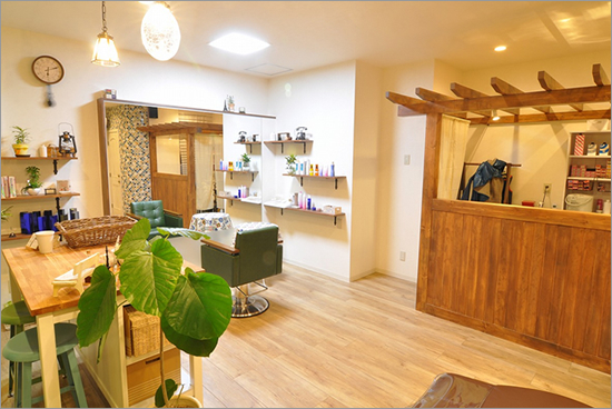 アベリー設計施工の美容室例10　美容室ラピス(三島市)