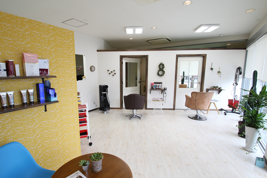 アベリー設計施工の美容室例15　HAIR＆MAKE Rizing　ヘアーアンドメイク　ライジング(藤枝市)
